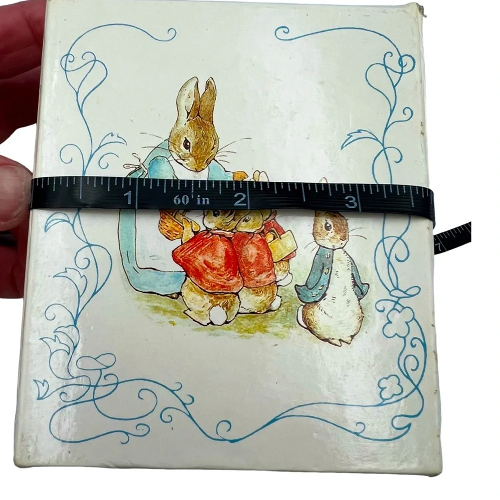 The Miniature World of Peter Rabbit 12-Copy Miniature Boxed Collection - Picture 10 of 16